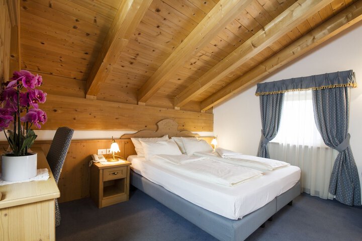 Room 10 of 45