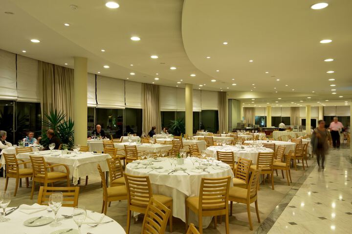 Dining 41 of 53