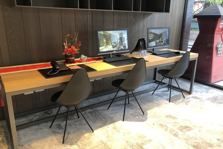 Business Center 21 of 27