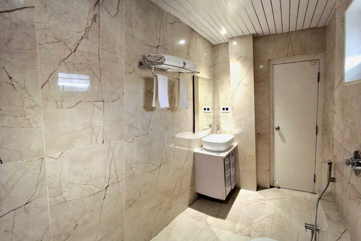 Room 16 of 22