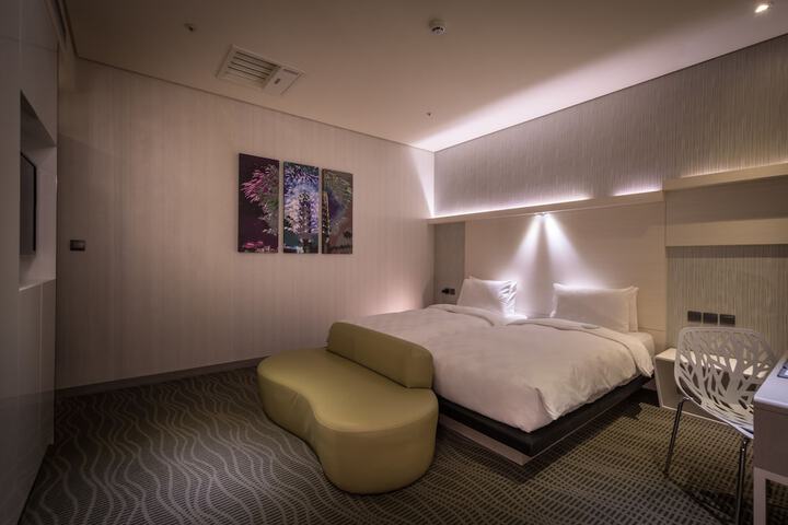 Room 11 of 36