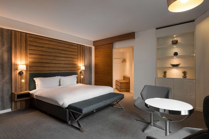 Room 17 of 37