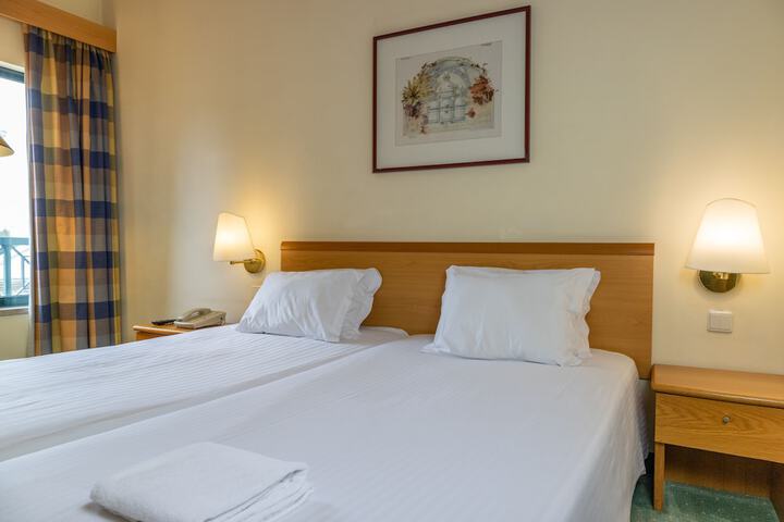 Room 9 of 37