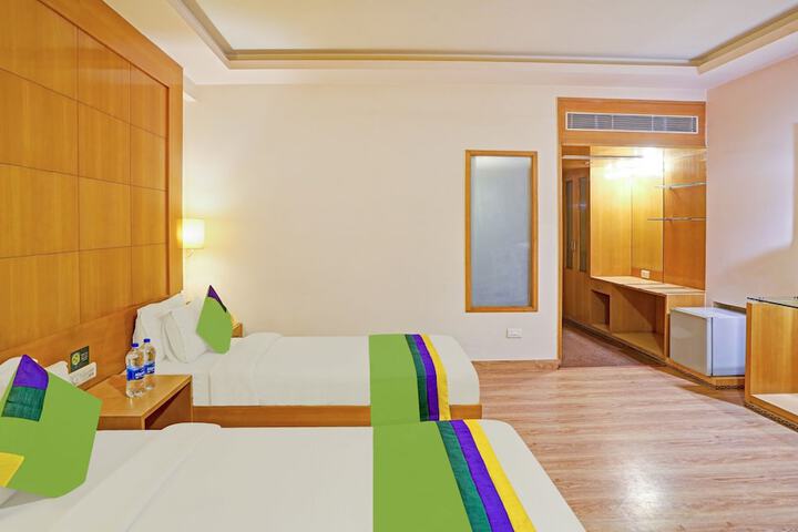 Room 20 of 38