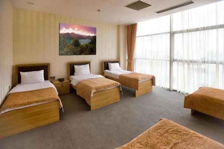 Room 20 of 33