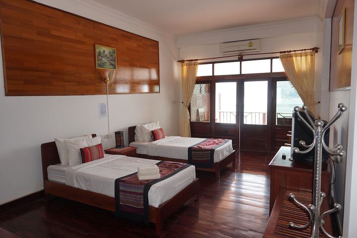 Room 4 of 28
