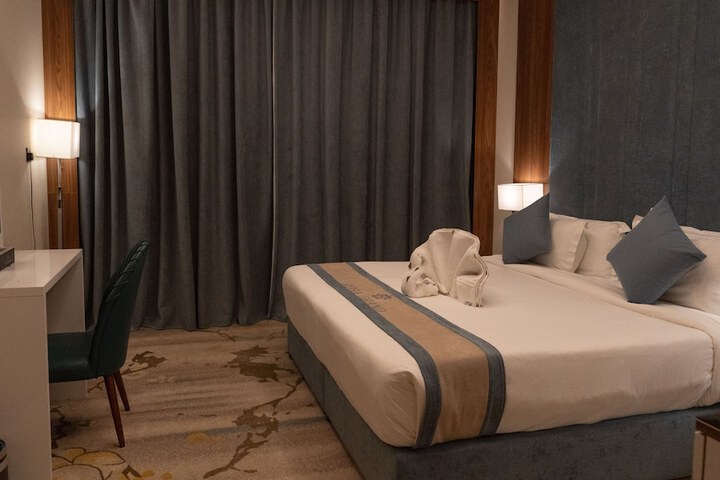 Room 33 of 96