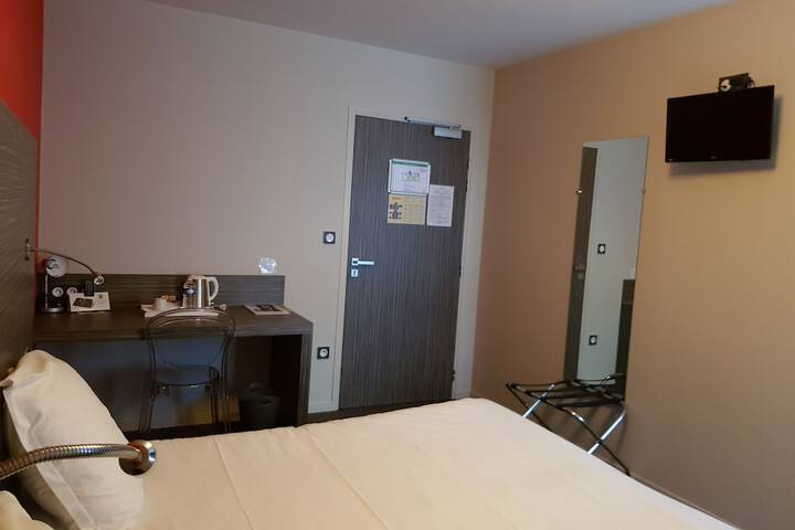 Room 9 of 46