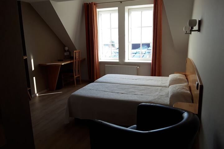 Room 13 of 26