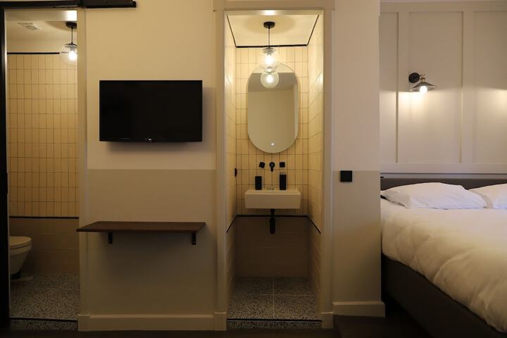 Room 7 of 50