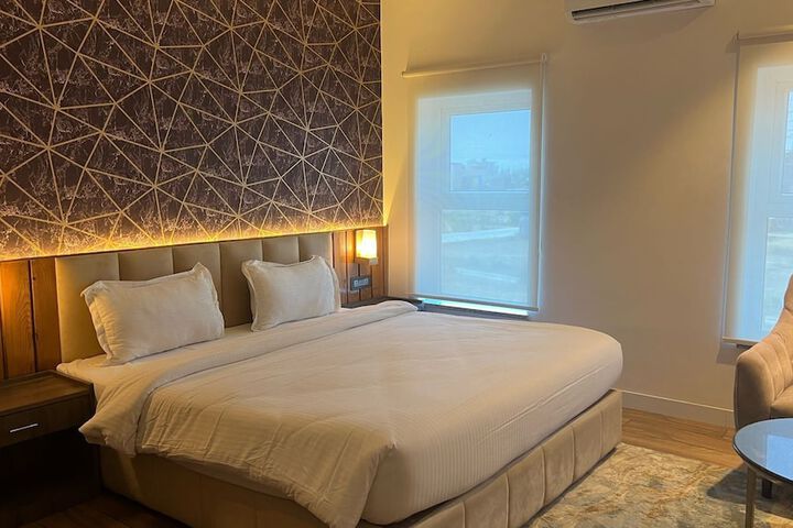 Room 8 of 40