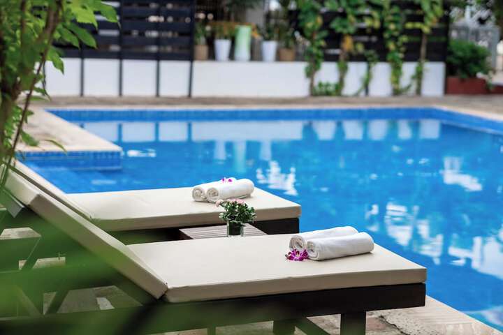 Pool 44 of 75