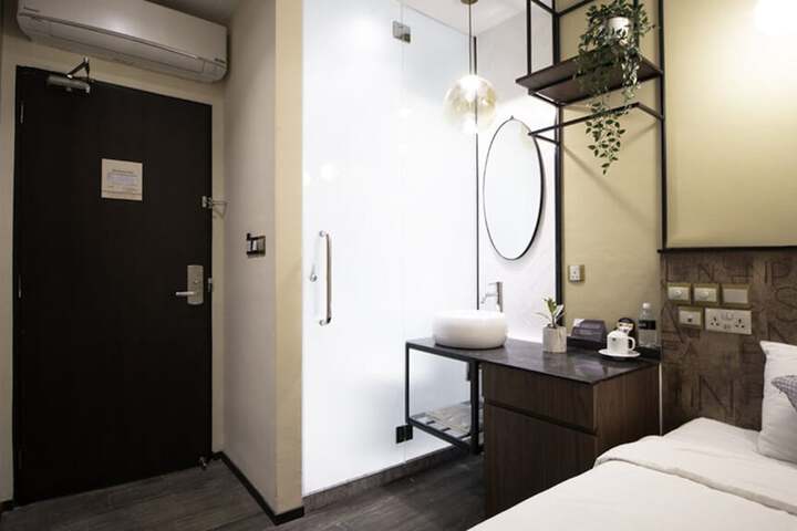 Room 12 of 61