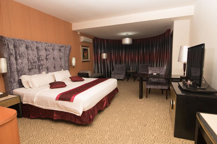 Room 6 of 51