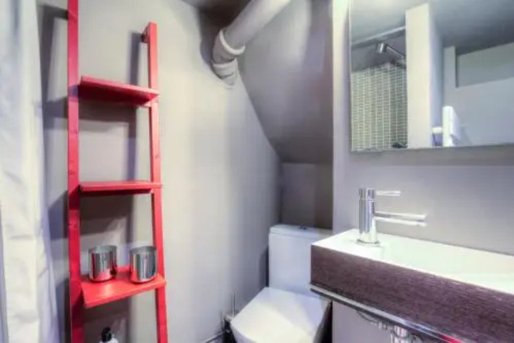 Room 7 of 11