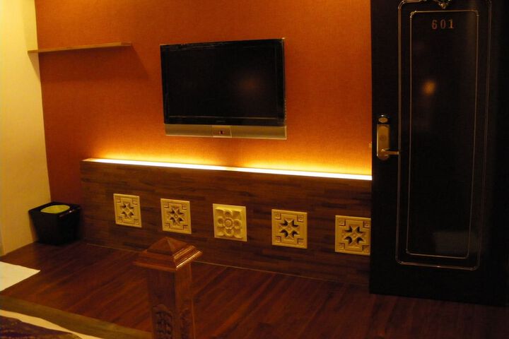 Room 17 of 37