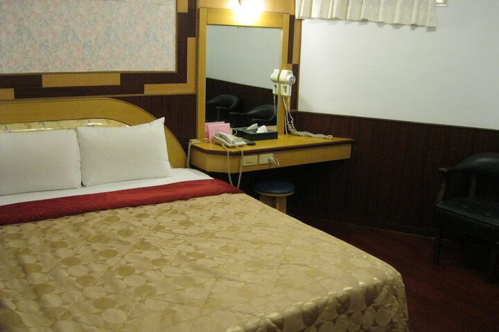 Room 11 of 36