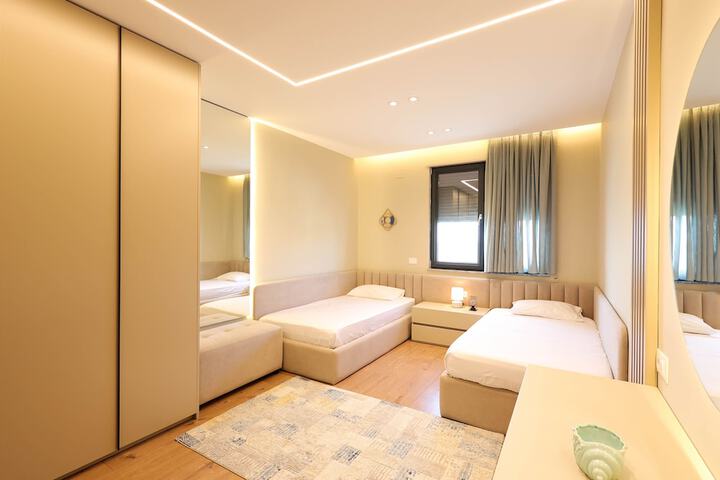 Room 26 of 169