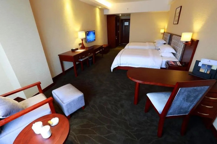 Room 6 of 19