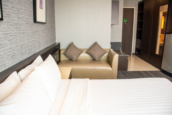 Room 21 of 142