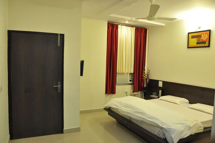 Room 7 of 36