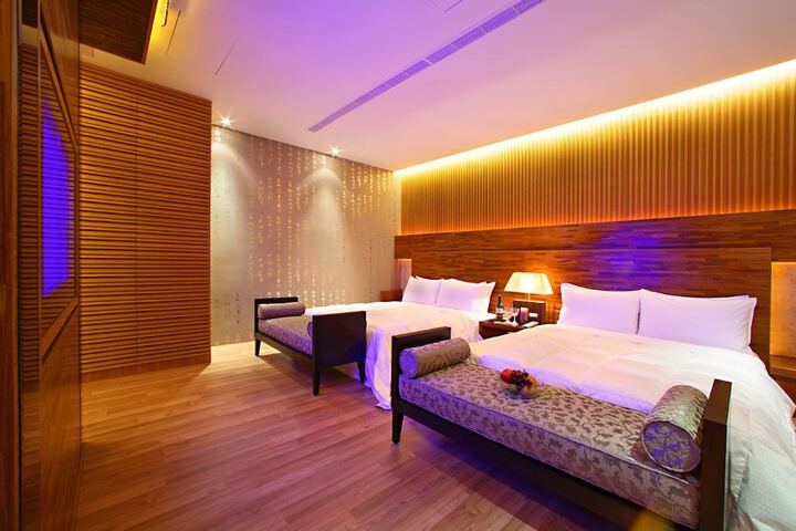 Room 4 of 33