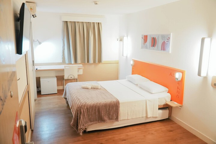Room 15 of 78