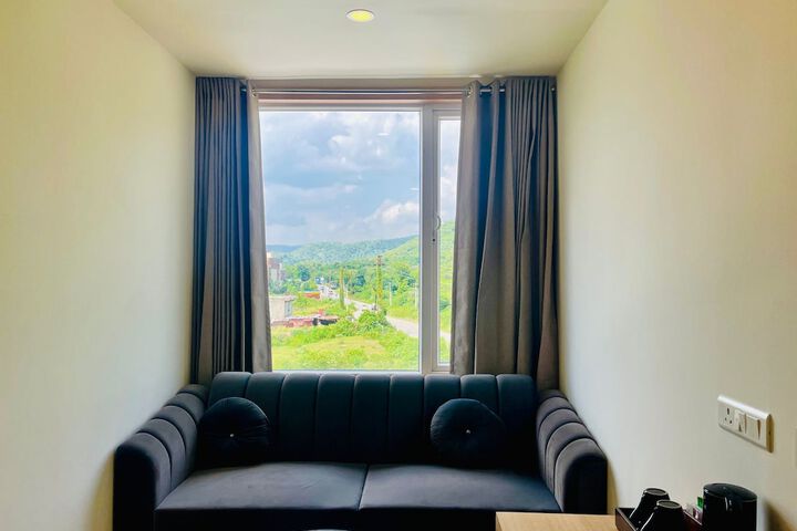Room 9 of 16