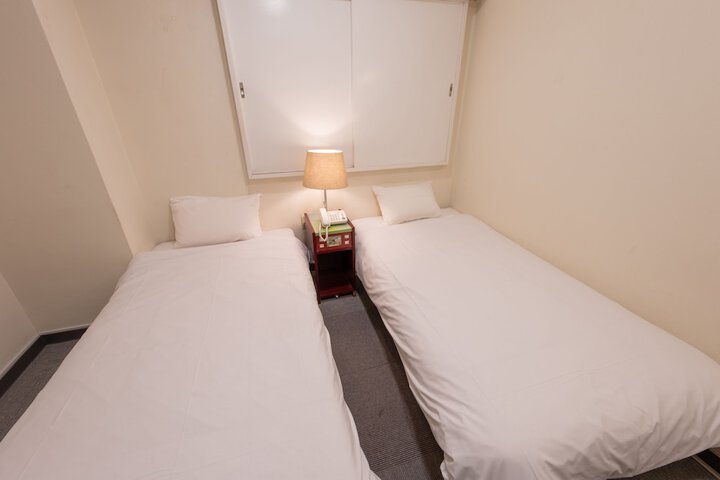 Room 19 of 48