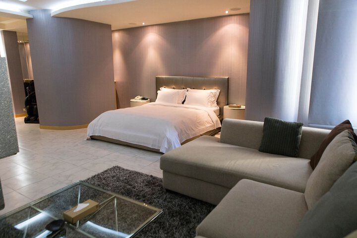 Room 43 of 62