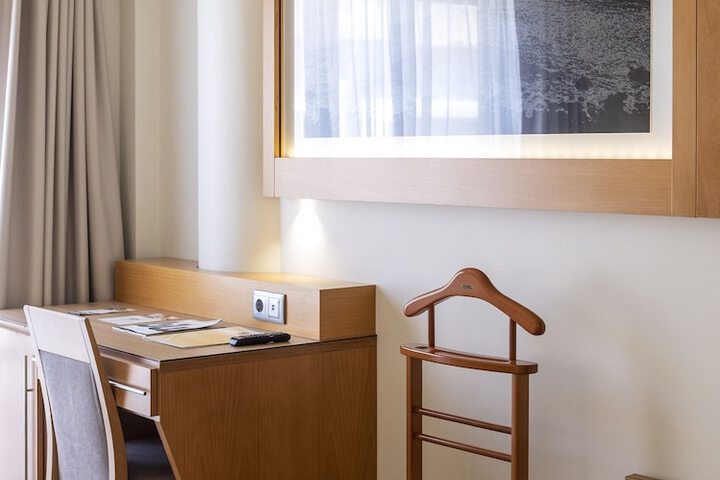Room 42 of 169