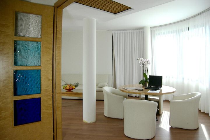 Room 38 of 73