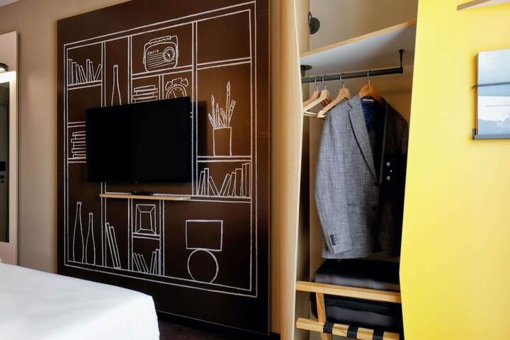 Room 12 of 42