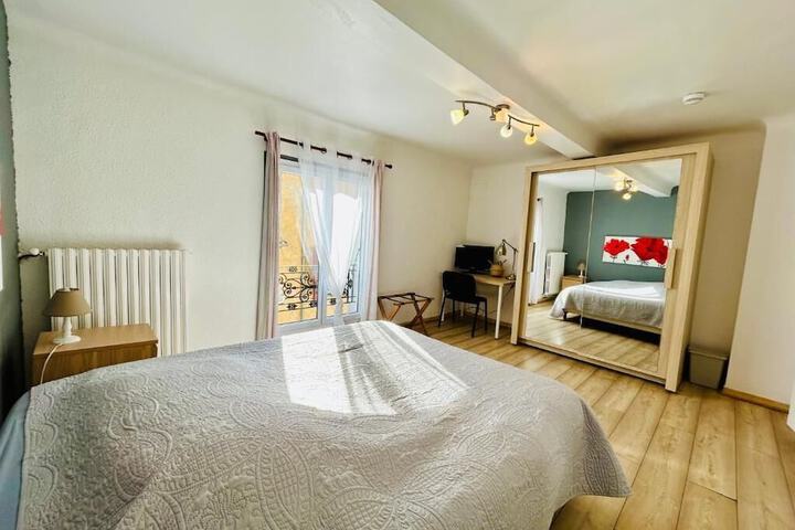 Room 4 of 13
