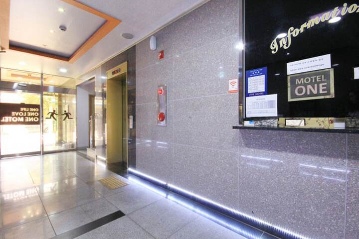Hotel 2 of 33