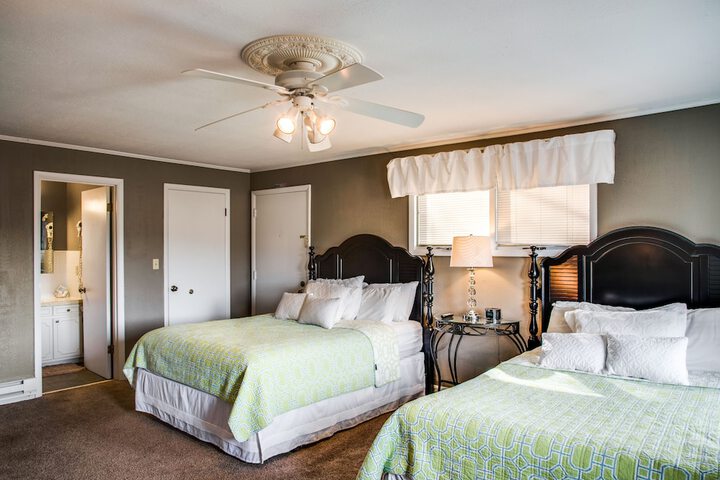 Room 72 of 243