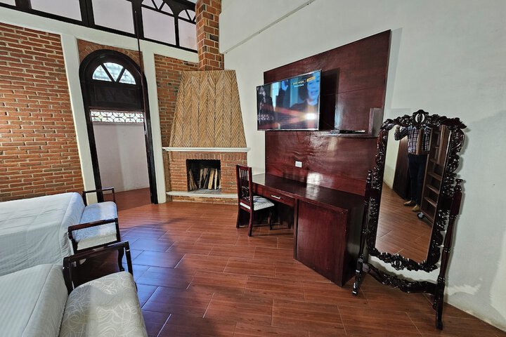 Room 13 of 28