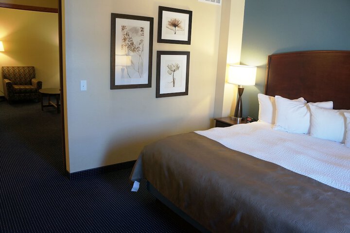 1 King Bed (4 of 34)
