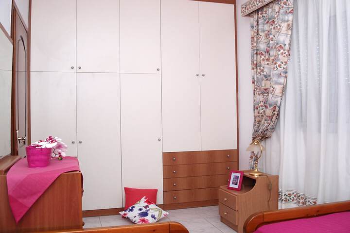 Room 35 of 127