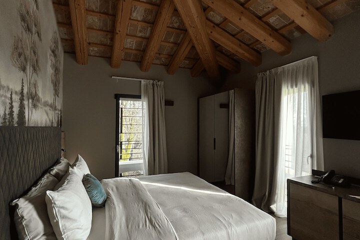 Room 10 of 24