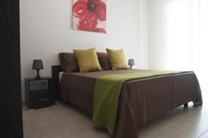 Room 2 of 6