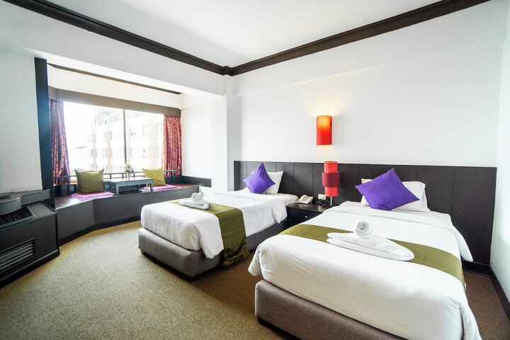 Room 28 of 100
