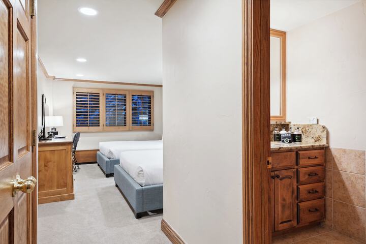 Room 43 of 192