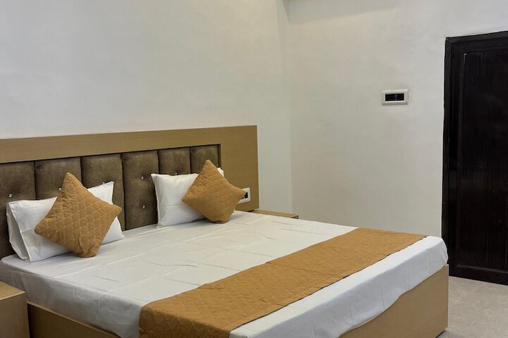 Room 13 of 26