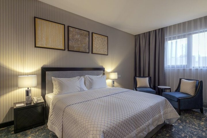 Room 10 of 46