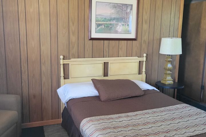Room 13 of 26