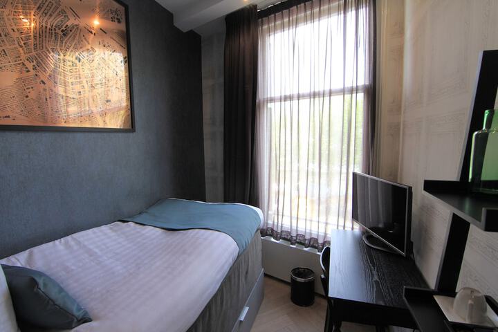 Room 11 of 40