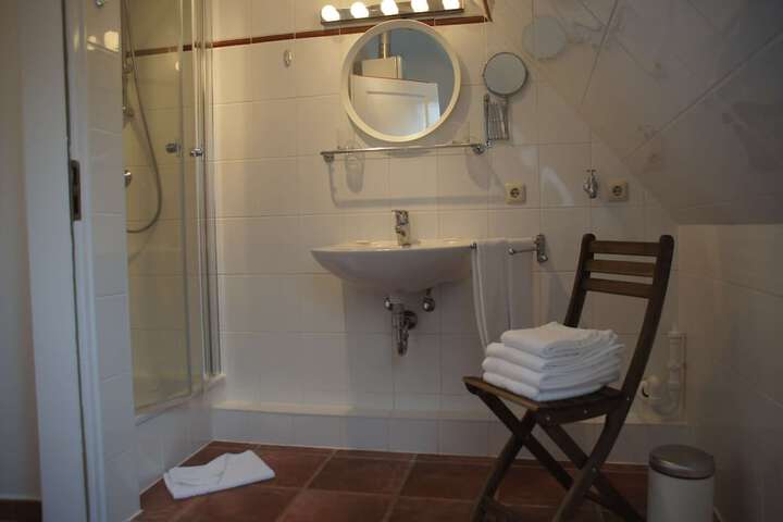Room 186 of 238