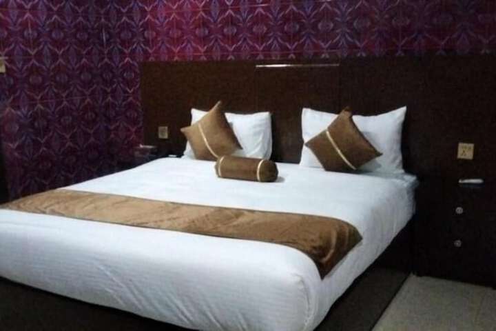 Room 13 of 17