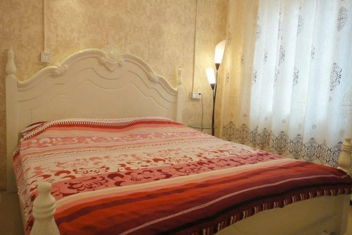 Room 2 of 16